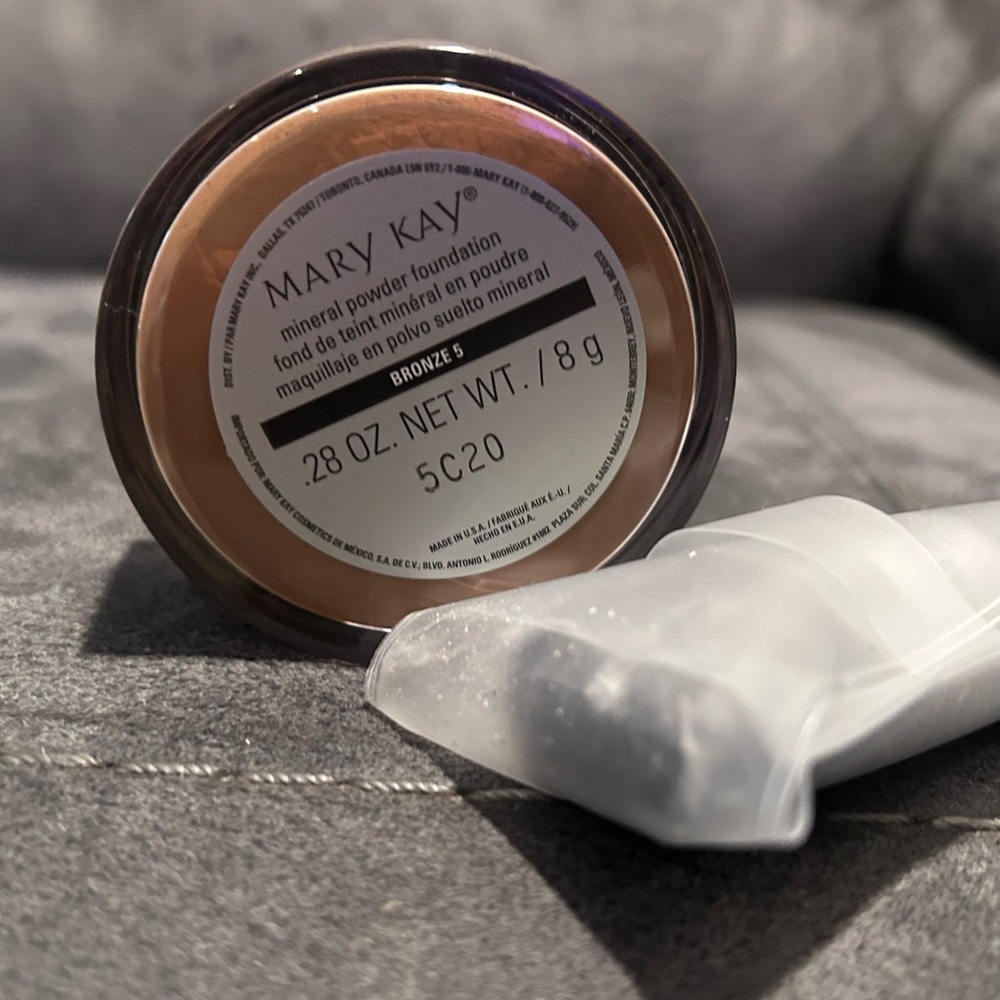 Mary Kay Mineral Powder Foundation BRONZE 5 And Powder Brush